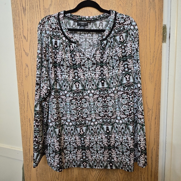 Black and White Patterned Women Top - Picture 2 of 6